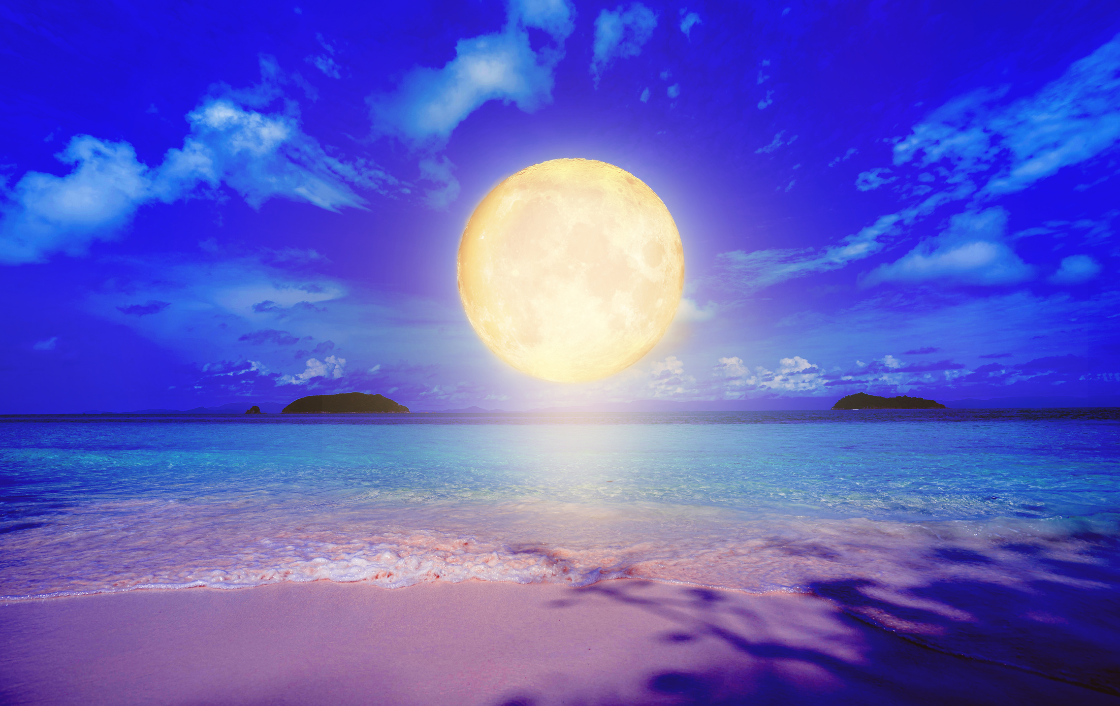 Full moon in night sky.